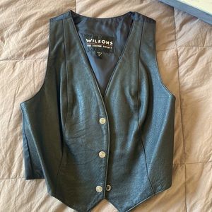 Wilson leather vest black like new. Size M
